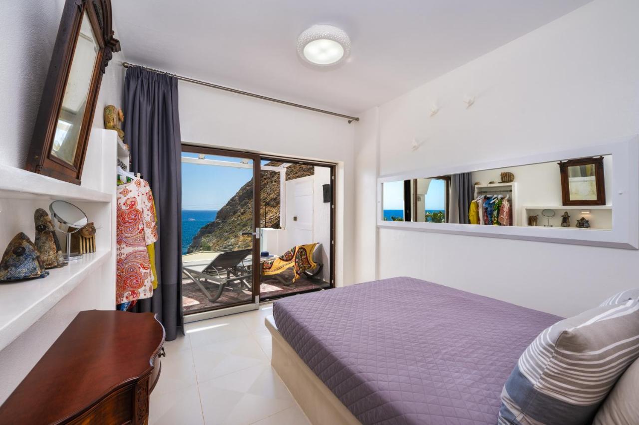 Moschatos Beach House Kamári エクステリア 写真