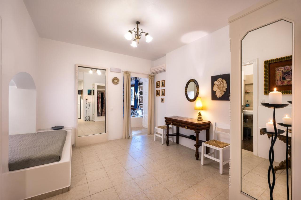 Moschatos Beach House Kamári エクステリア 写真