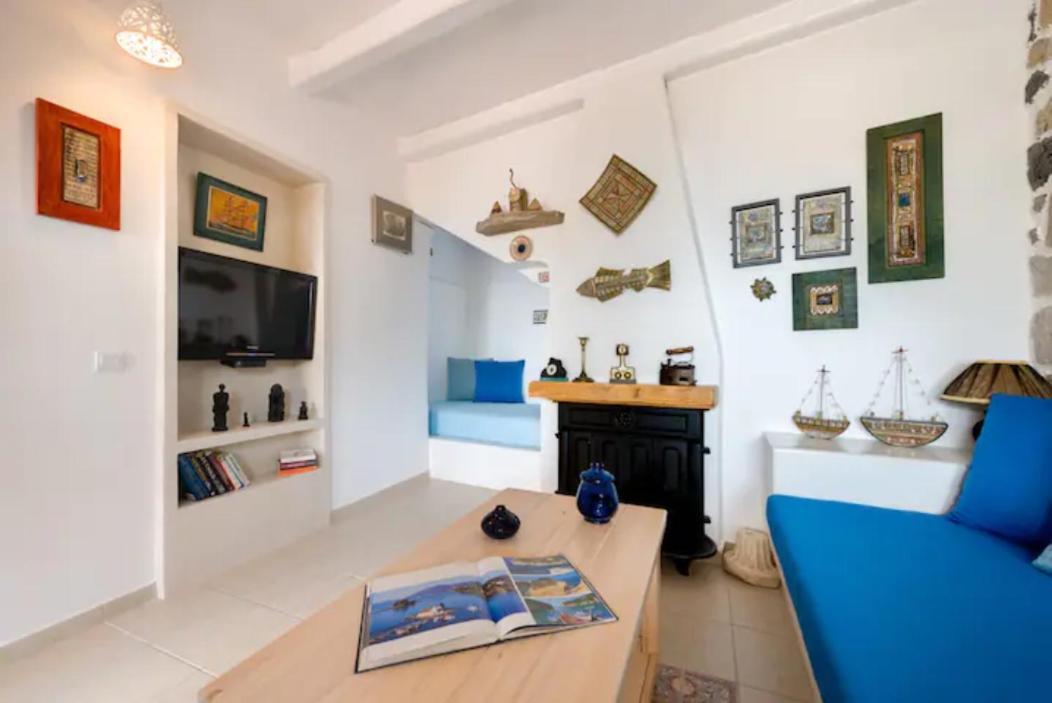 Moschatos Beach House Kamári エクステリア 写真