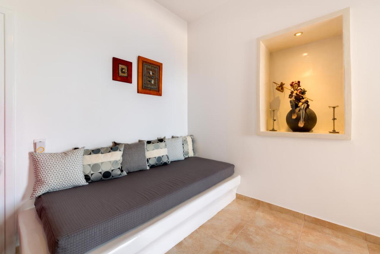 Moschatos Beach House Kamári エクステリア 写真