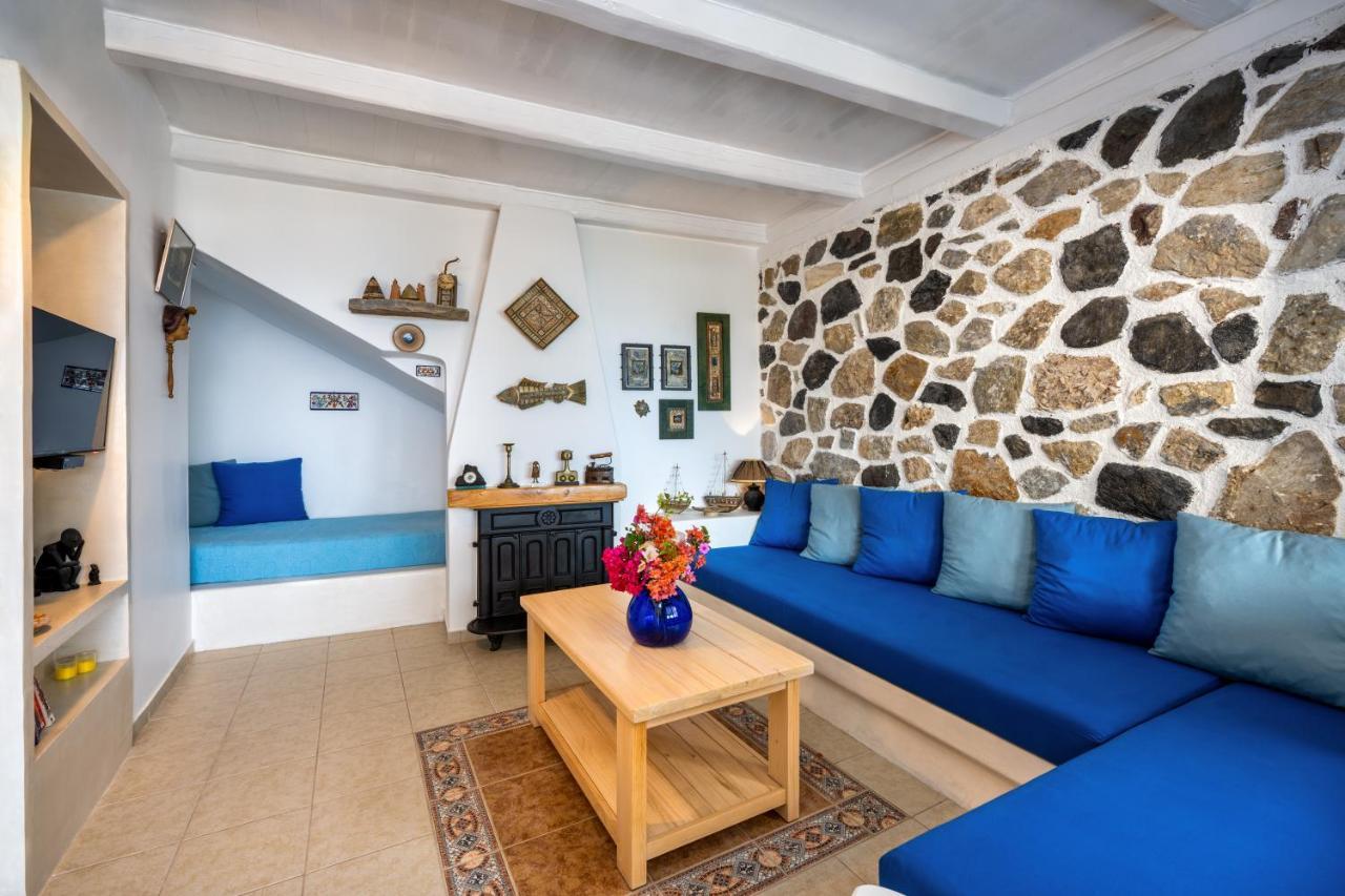 Moschatos Beach House Kamári エクステリア 写真