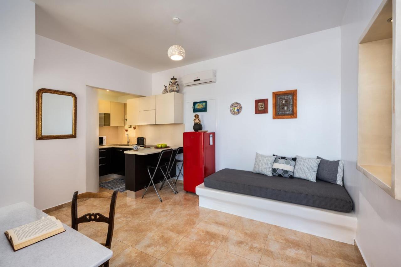 Moschatos Beach House Kamári エクステリア 写真