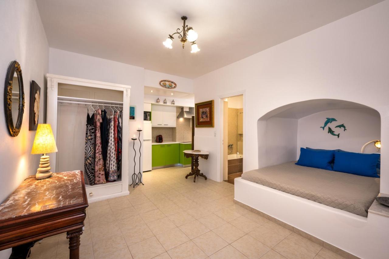Moschatos Beach House Kamári エクステリア 写真