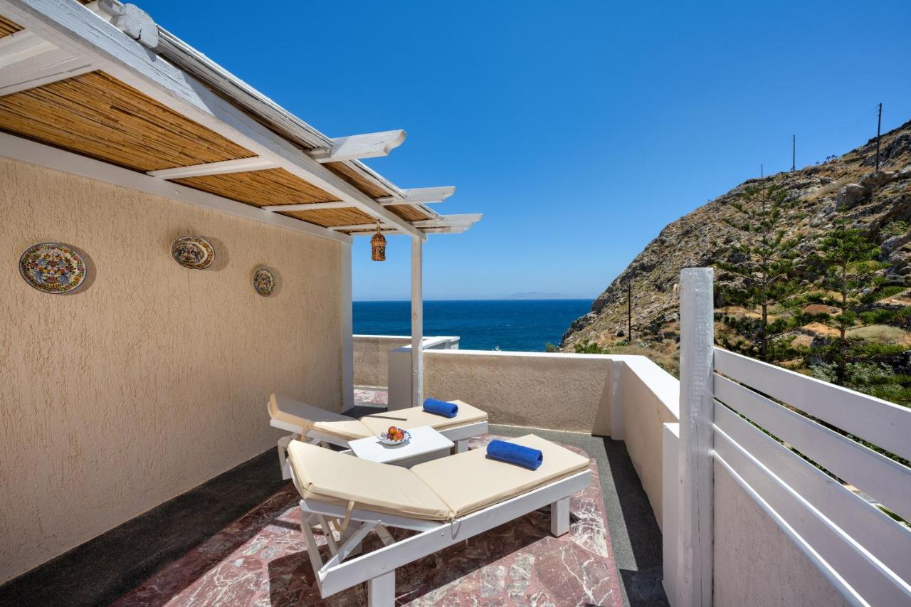 Moschatos Beach House Kamári エクステリア 写真