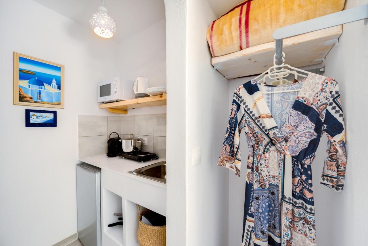 Moschatos Beach House Kamári エクステリア 写真