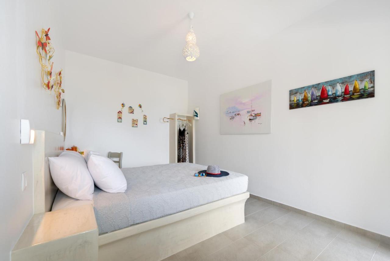 Moschatos Beach House Kamári エクステリア 写真