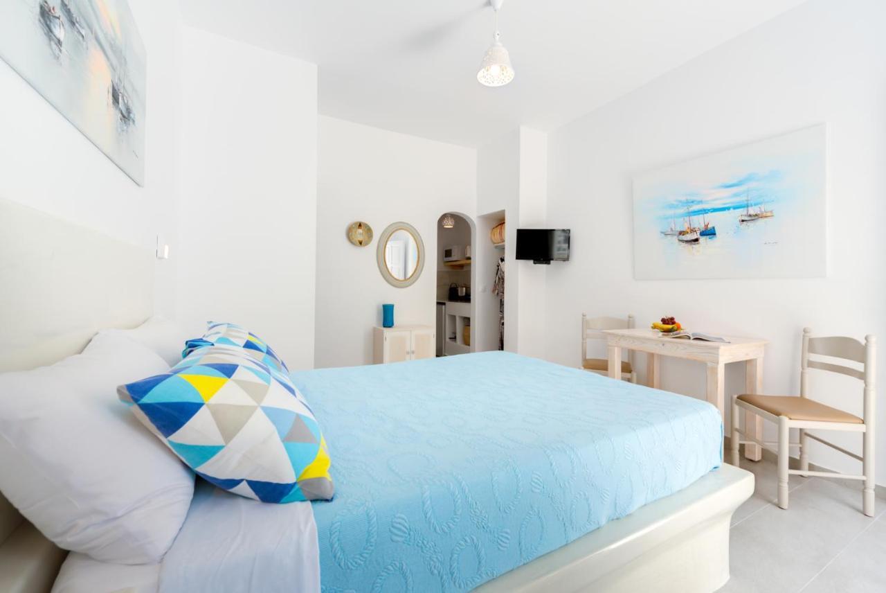 Moschatos Beach House Kamári エクステリア 写真