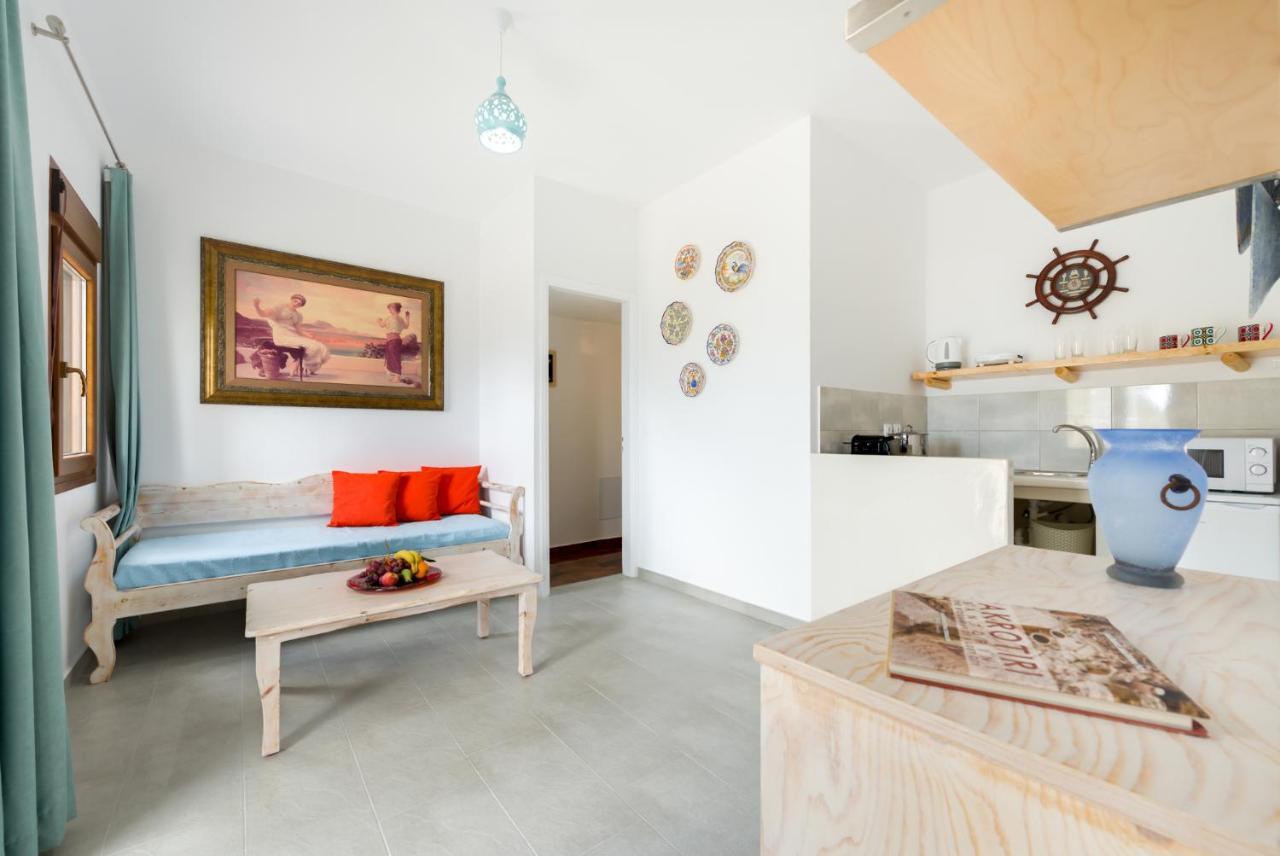 Moschatos Beach House Kamári エクステリア 写真