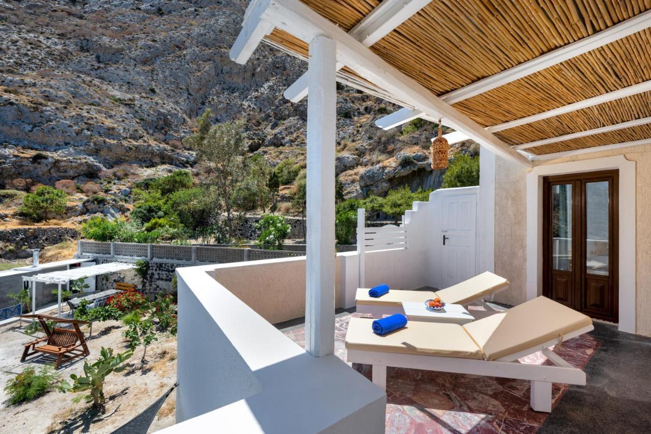 Moschatos Beach House Kamári エクステリア 写真