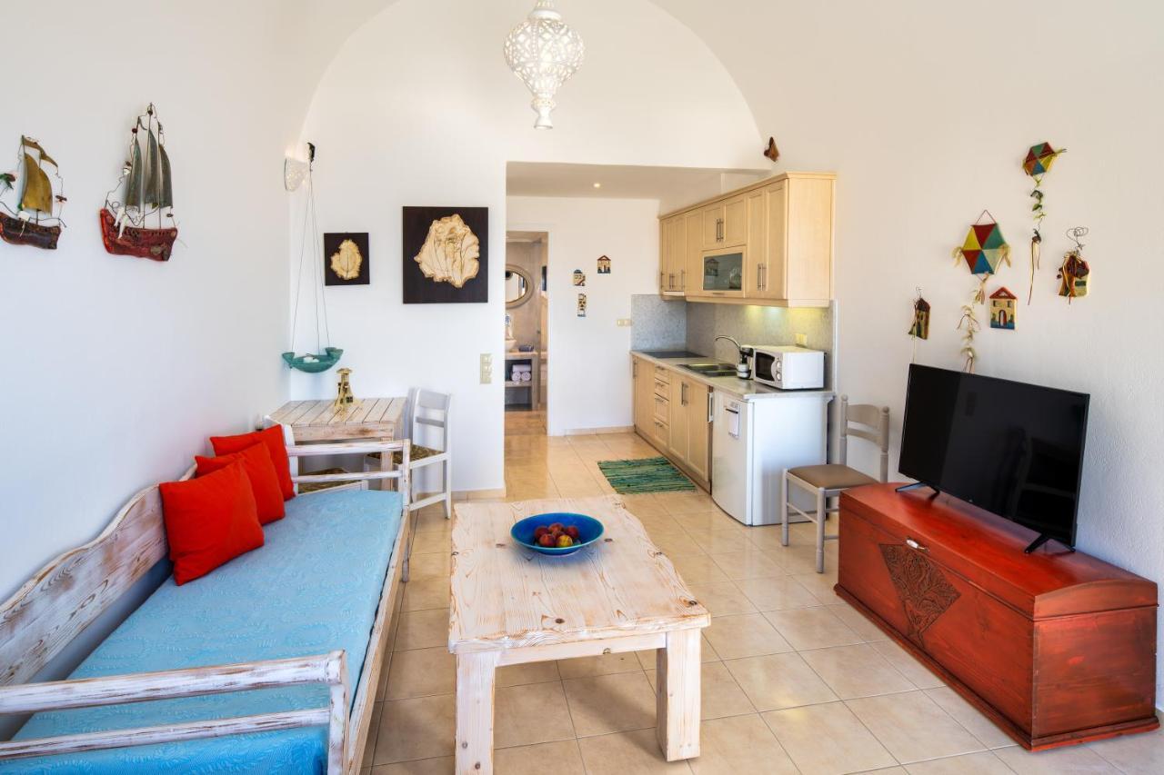 Moschatos Beach House Kamári エクステリア 写真