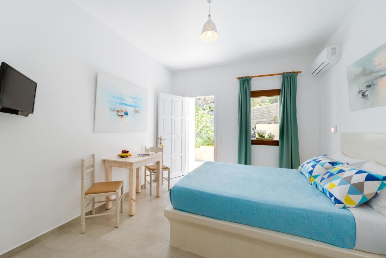 Moschatos Beach House Kamári エクステリア 写真