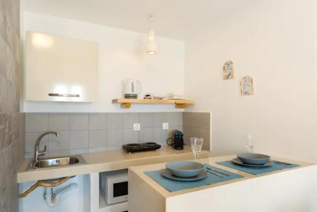 Moschatos Beach House Kamári エクステリア 写真