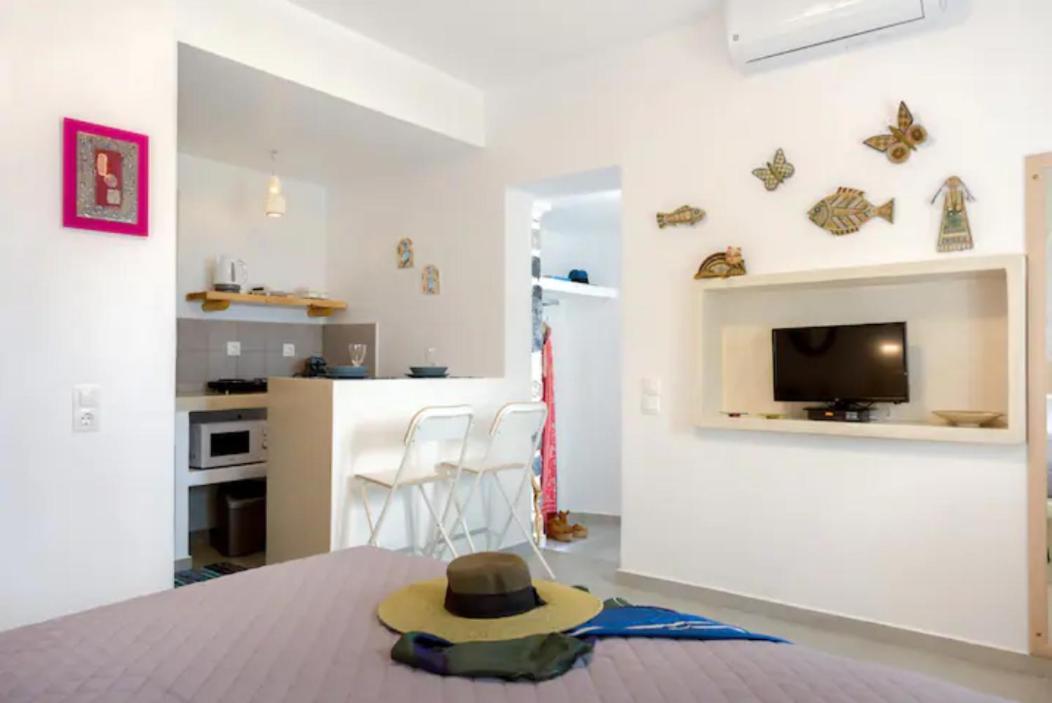 Moschatos Beach House Kamári エクステリア 写真
