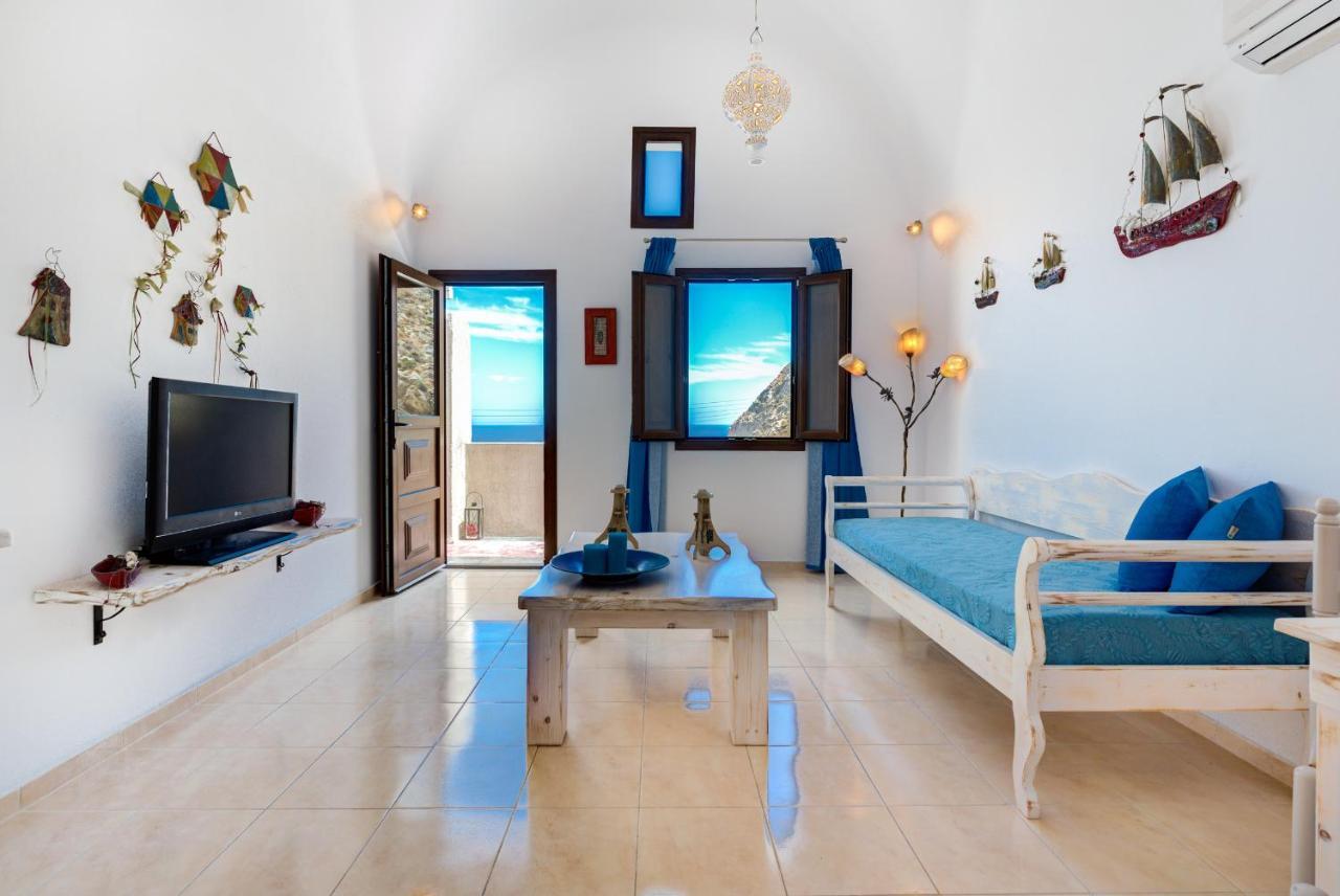 Moschatos Beach House Kamári エクステリア 写真