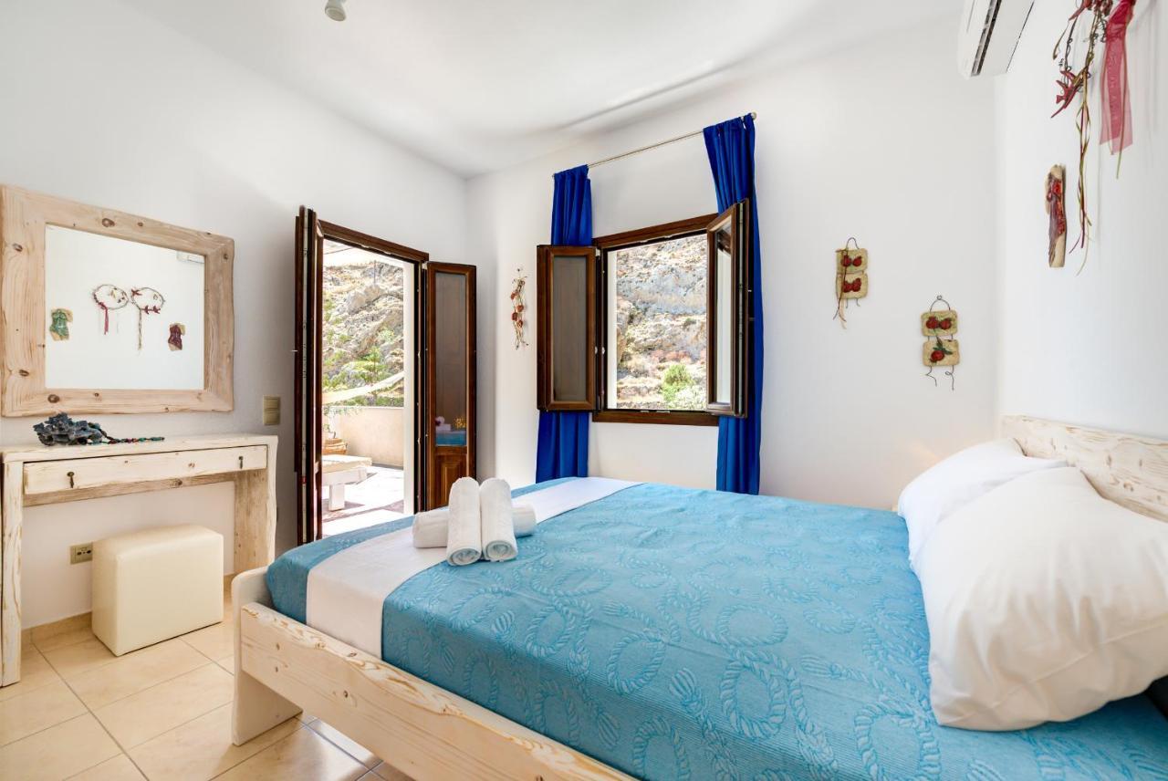 Moschatos Beach House Kamári エクステリア 写真