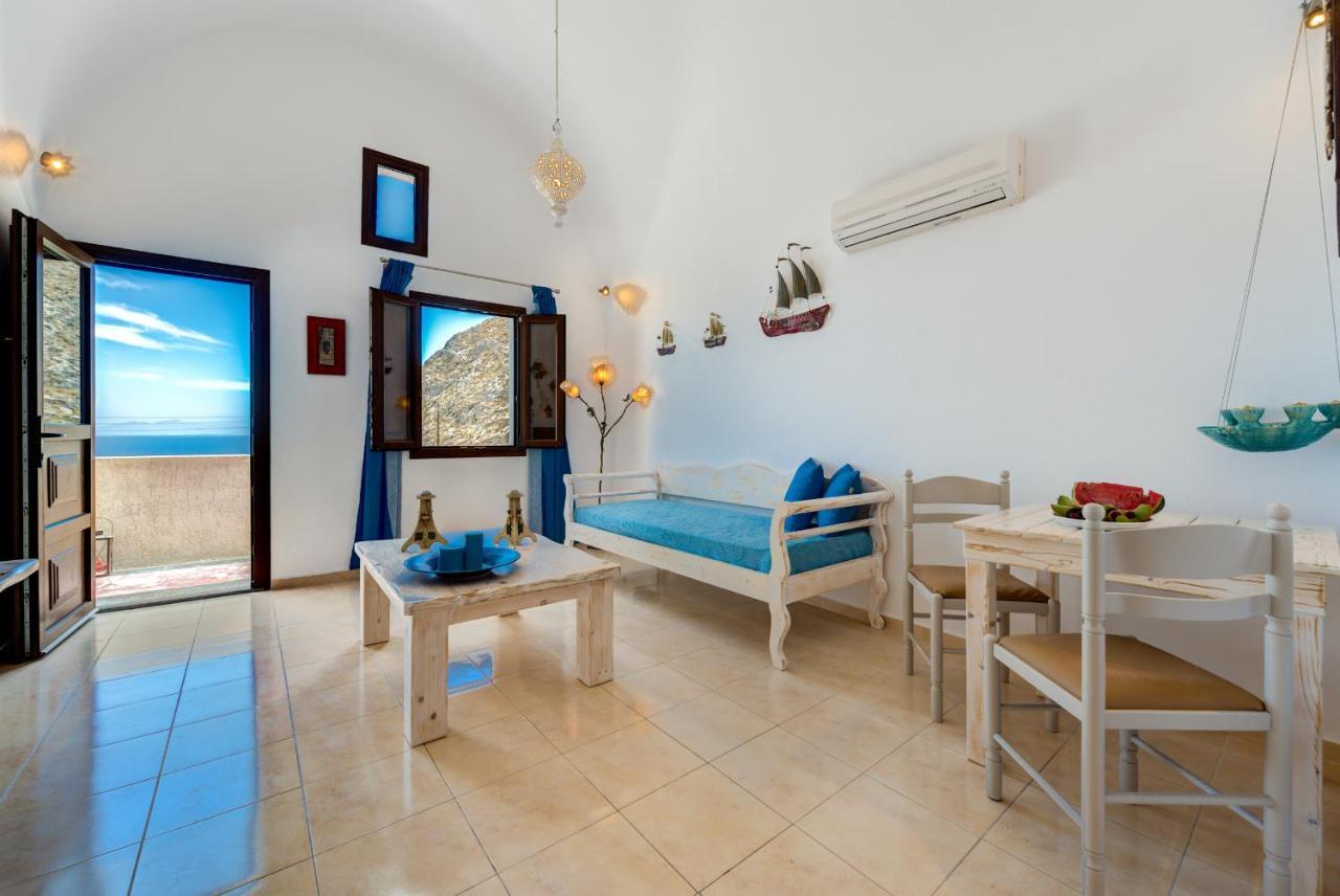 Moschatos Beach House Kamári エクステリア 写真