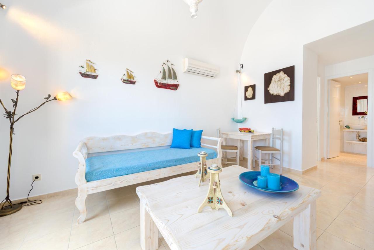 Moschatos Beach House Kamári エクステリア 写真