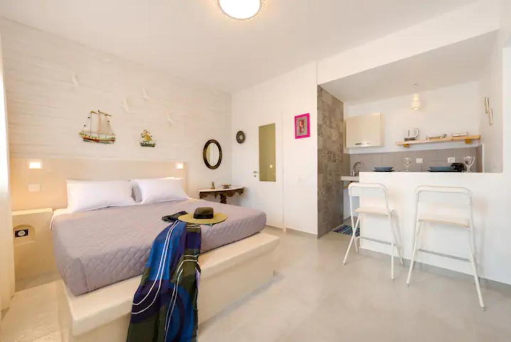 Moschatos Beach House Kamári エクステリア 写真