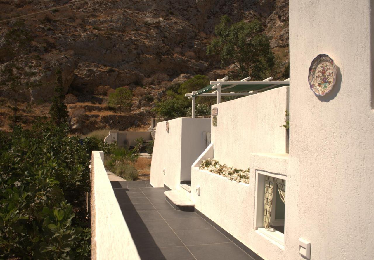 Moschatos Beach House Kamári エクステリア 写真