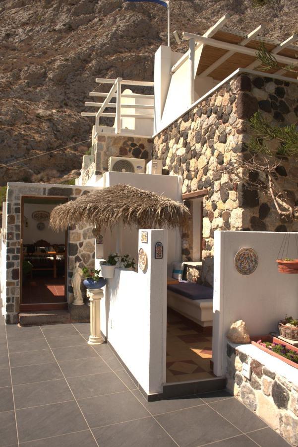 Moschatos Beach House Kamári エクステリア 写真