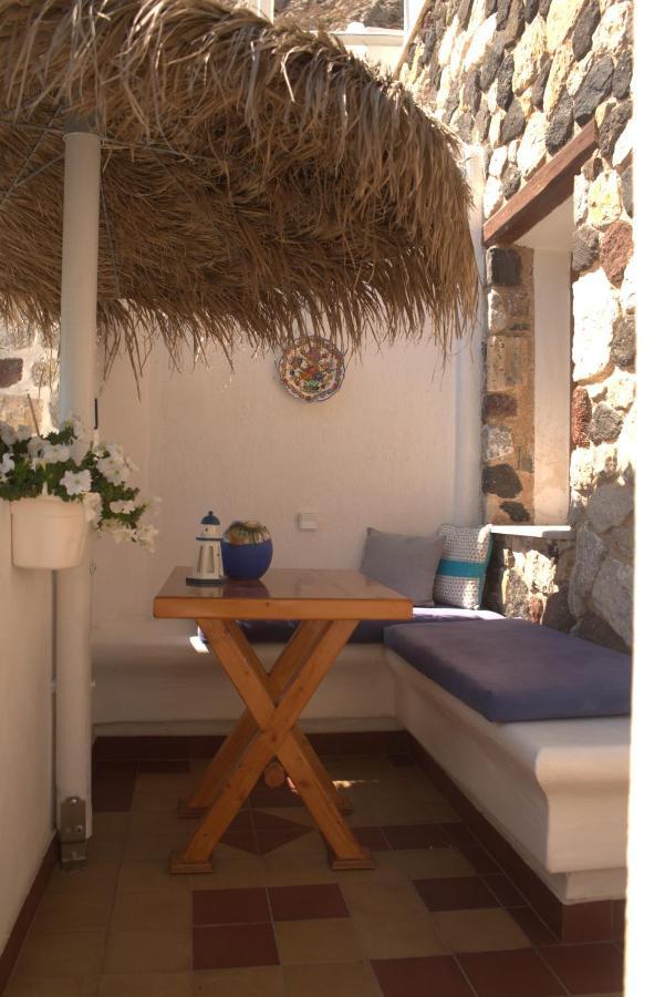 Moschatos Beach House Kamári エクステリア 写真