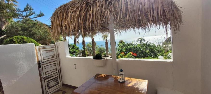 Moschatos Beach House Kamári エクステリア 写真